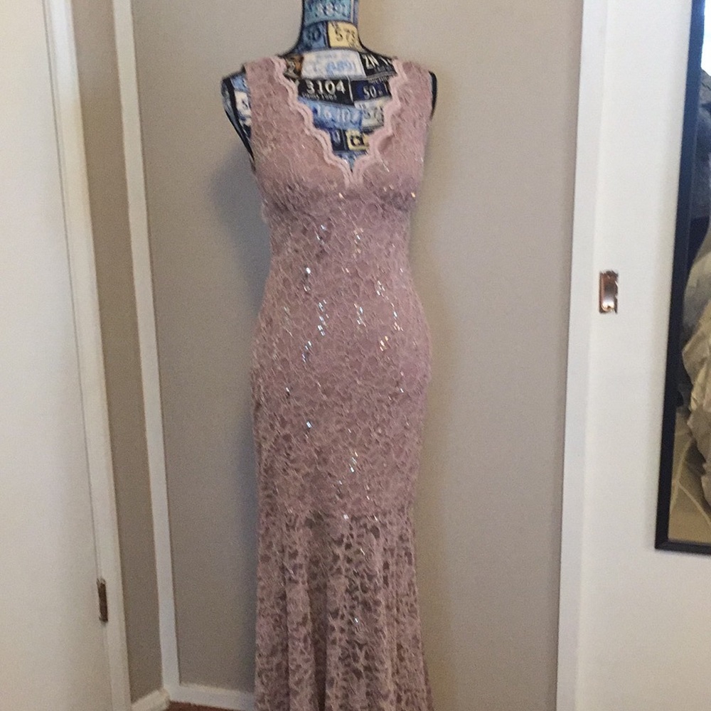 Beautiful, sparkling backless dress mermaid style